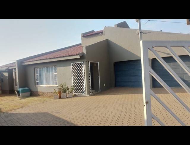 4 BEDROOM HOUSE FOR SALE IN EIKE PARK